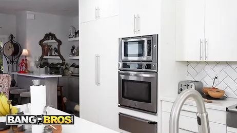 Ich liebe es, Mama beim Hausputz zuzusehen, was für einen tollen Hintern sie hat!!