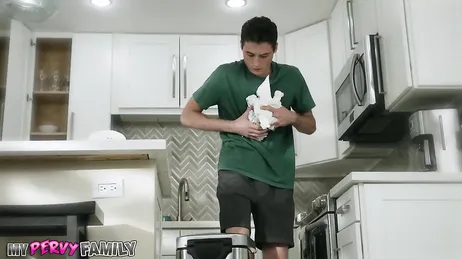 Grabben, vi är ensamma hemma... vill du knulla mig?