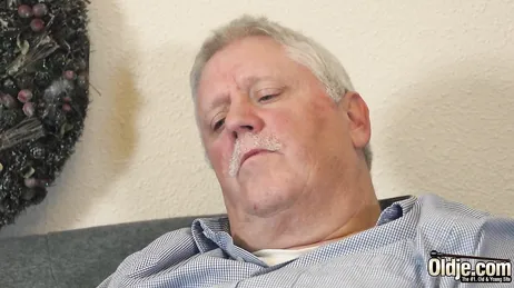 Twenty-something slut gives her grandfather a fuck for Christmas: how sweet!!