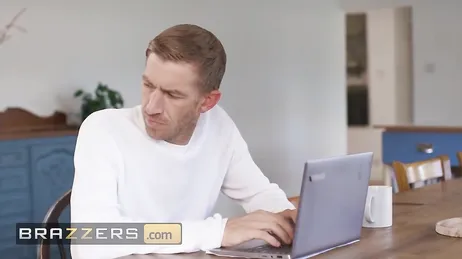 Na los, verdammt, schieb deinen riesigen Schwanz, von dem du sagst, dass du ihn hast, in mich rein