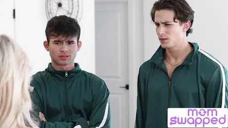 Les amies de ma mère ne se gênent pas, ce sont deux vraies coquines.