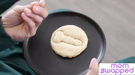 Les amies de ma mère ne se gênent pas, ce sont deux vraies coquines.