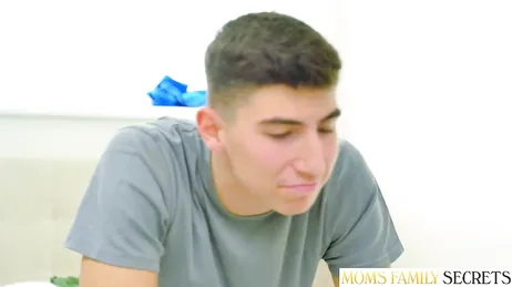 Mom, you have such a nice ass, if you only knew I'd fuck you without a second thought...!!