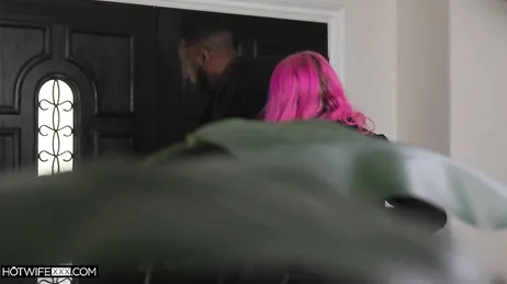 Reife, tätowierte Frau wird von dem schwarzen Mann richtig durchgenommen...!!