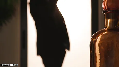 Me ata y me la mete en la boca, no me queda más remedio que tragar