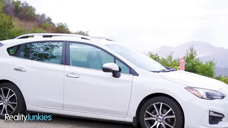 Retrouvailles avec sa demi-sœur après plusieurs mois de séparation.