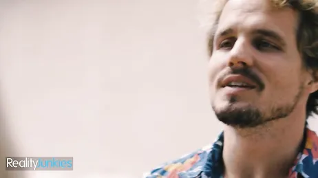 Chaque fois que je me retrouve seul avec la sœur de ma copine, on finit par coucher ensemble.