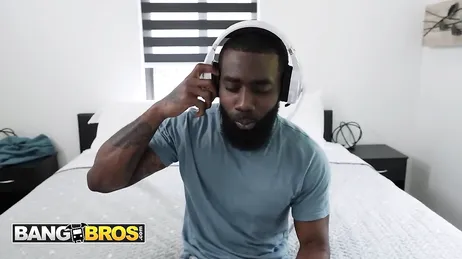 Leg die Konsole weg, verdammt nochmal!! Deine Frau sagt, sie will mit uns beiden schlafen...