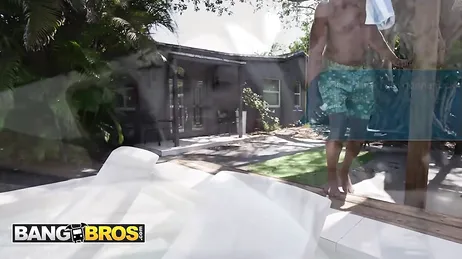 Si no le dices nada a mi padre te dejo que me comas las tetitas ...