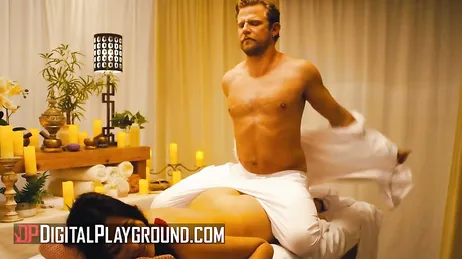 Was hat der Masseur vor? Er will die Dame doch nicht etwa penetrieren?