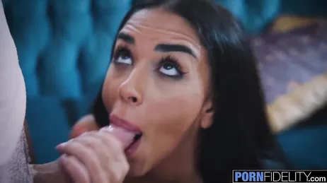 We zetten de jonge Russische vrouw Angel Black helemaal op zijn kop, kijk eens naar die hel!