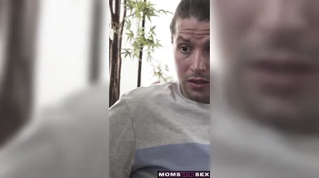 A mamá le graban con un móvil mientras tiene sexo con un jovencito