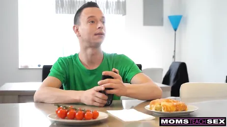 Ich lasse mich von meiner Mutter befriedigen und oral befriedigen, wenn sie will...