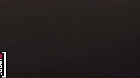 Pillo a mi compañera de la oficina masturbándose en horas de trabajo ...