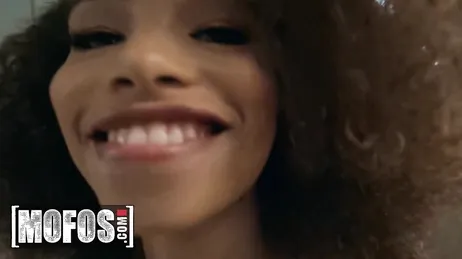 Mon patron m'ennuie, mais laissez-moi vous dire autre chose : je le baiserais bien !