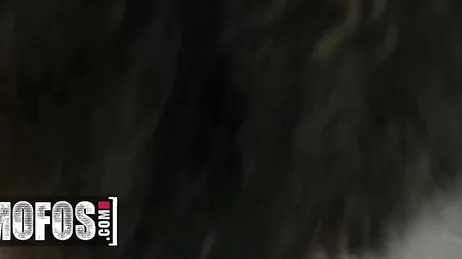 Mon patron m'ennuie, mais laissez-moi vous dire autre chose : je le baiserais bien !