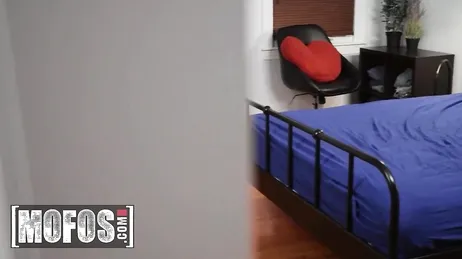 Mama, könntest du bitte die Tür schließen, wenn du aus der Dusche kommst?