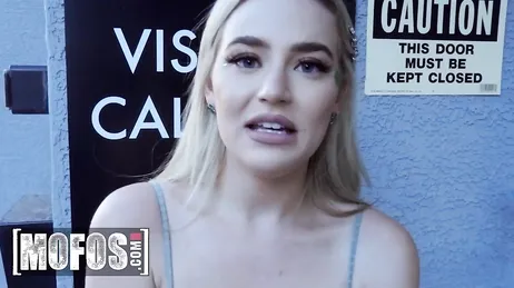 Blake Blossom et ses poils pubiens en forme de cœur, c'est une romantique