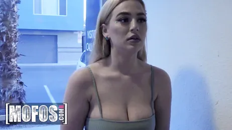 Blake Blossom et ses poils pubiens en forme de cœur, c'est une romantique