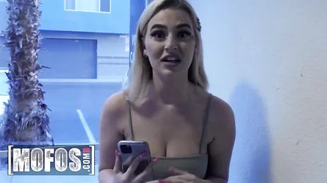 Blake Blossom et ses poils pubiens en forme de cœur, c'est une romantique