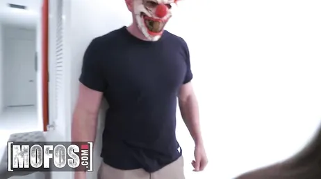 Soltarme joder .. !! quiero comeros y follaros el coño a las dos