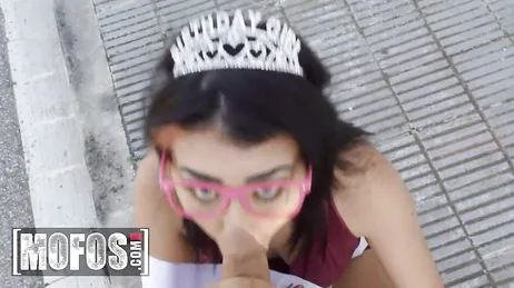 Menudo enfado tiene la muchacha, joder, ha discutido con su novio