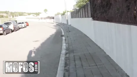 Menudo enfado tiene la muchacha, joder, ha discutido con su novio