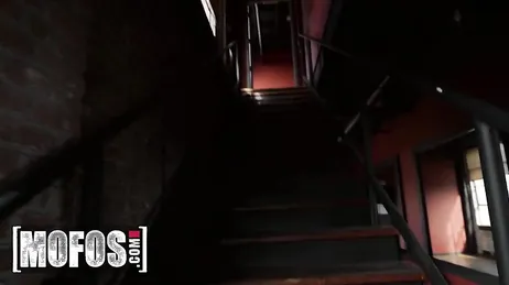 Quand maman s'habille de façon aussi sexy et jolie, c'est qu'elle a un rendez-vous...