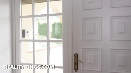 Que ganas tiene esta viciosa y joven mamá de una buena polla morena