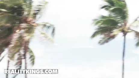 Un tizio che non conosco mi ha fregato sull'autobus mentre tornavo a casa