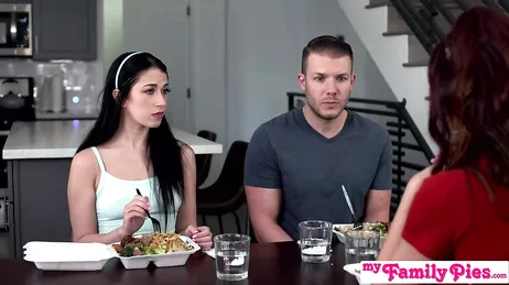 Mi cuñada italiana se mete en mi cama después de comer para follarme