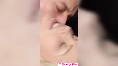 Me gusta grabar con el móvil las folladas que le meto a este jovencito