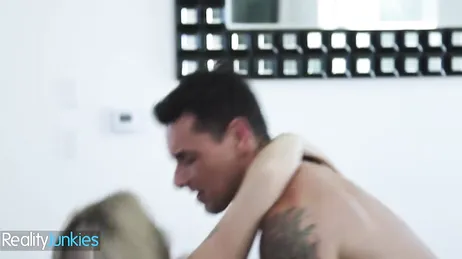 Mi cuñado no me puede engañar, joder, se que se la pongo muy dura ... !!