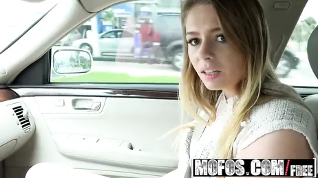 Ma belle-sœur vient de se disputer avec son mari... ça se voit sur son visage... !!