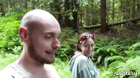 E de repente a esposa do meu amigo resolve mostrar os seios!!