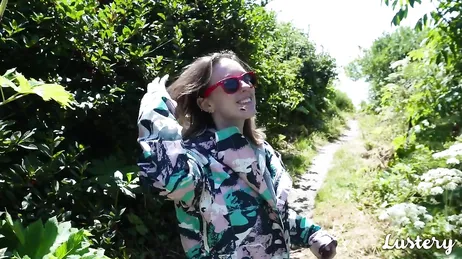 E de repente a esposa do meu amigo resolve mostrar os seios!!