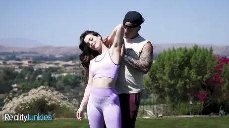 Il mio personal trainer è così eccitato che vuole scoparmi la figa, accidenti!!