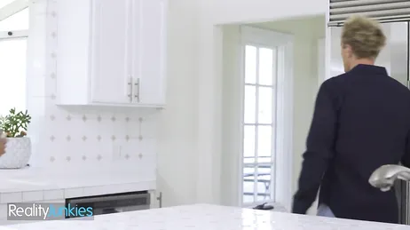 Riuscirai a scoparmi...? O sei gay quanto tuo padre...?