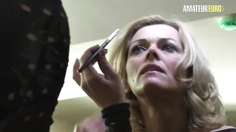 Ich habe ein verzweifeltes Bedürfnis, meine Finger reinzustecken und zu kommen, verdammt!