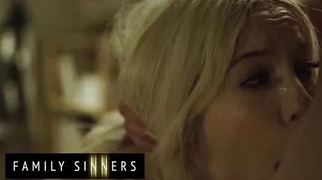 Mi hijastra sabe como poner el culo en pompa para que le entre entera !!