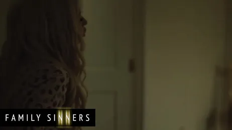 Mi hijastra sabe como poner el culo en pompa para que le entre entera !!