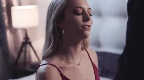 Papà viene nella mia stanza per darmi la buonanotte, che gentilezza...