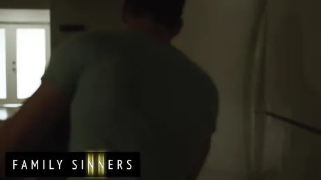 No puedo compartir piso con mi hermanastra, está demasiado buena