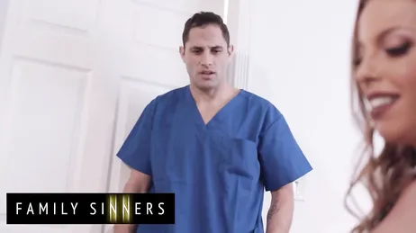 Jag vet inte vad det är med sköterskan, men han tänder på mig som galen...!!