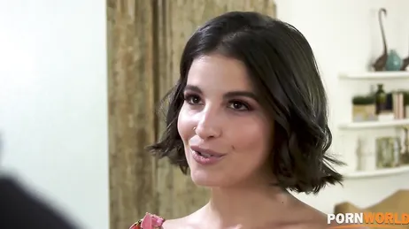 Mamá se va a follar al carpintero, vamos, ese hombre no sale de casa vivo ..