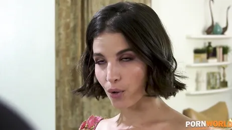 Mamá se va a follar al carpintero, vamos, ese hombre no sale de casa vivo ..