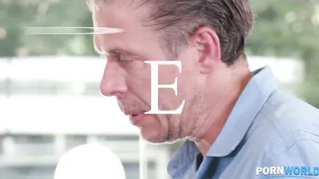 Anda que no le gusta a la señora que se la metan dos tíos a la vez