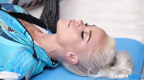 Doppelte Penetration xXx für die ukrainische Mutter Lara Frost .. !!