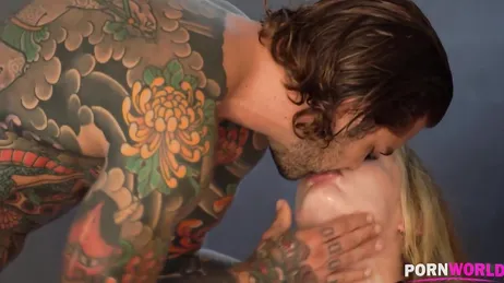 Während ich auf meinen Freund warte, werde ich jetzt gleich mit seinem besten Freund schlafen.