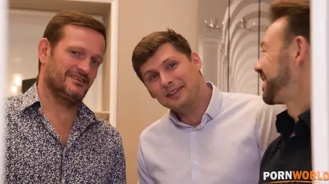 Mira hija, nos podemos comer las pollas que queramos, cual te pides?